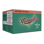 Caja verde de agujas Mosquito de acero quirúrgico 316L sobre fondo blanco