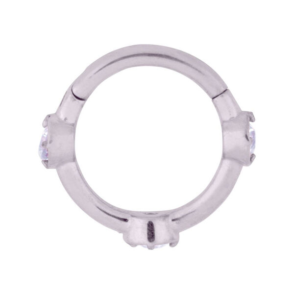 Silberfarbener Hinged Crystal Clicker mit Kristallen auf weißem Hintergrund