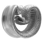 Ear Saddle argento a forma di serpente su sfondo bianco