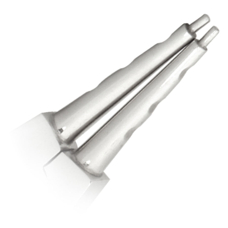 Apri anelli in acciaio inox argento su sfondo bianco