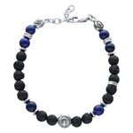 Pulsera negra y azul con ancla y cuentas de lava sobre fondo blanco