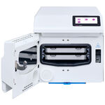 Sterilizzatore bianco SteriHero Speed+ con vano aperto e display touchscreen su sfondo bianco