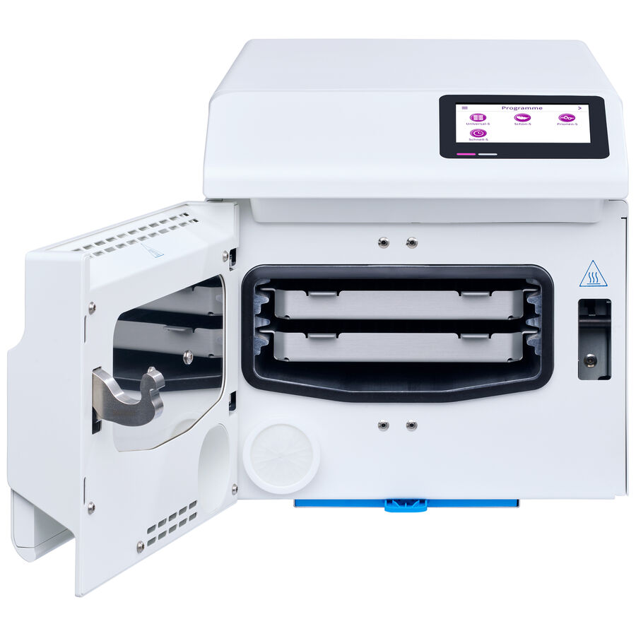 Sterilizzatore bianco SteriHero Speed+ con vano aperto e display touchscreen su sfondo bianco