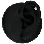 Attacco piercing color argento con cristalli chiari su sfondo nero