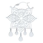 Aros Mandala plateados de acero quirúrgico con diseño delicado sobre fondo blanco