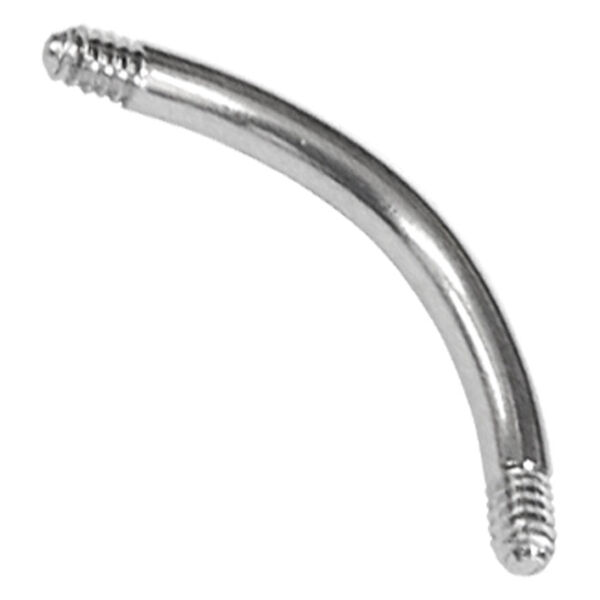 Barra curva per piercing in argento con filettatura esterna su sfondo bianco