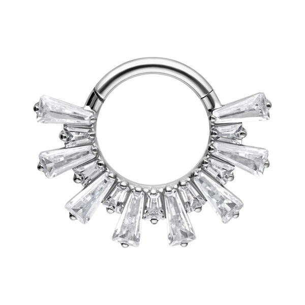 Clicker de septum plateado de titanio con cristales brillantes sobre fondo blanco