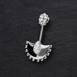 Silberner Helix Barbell mit Kristallverzierung auf schwarzem Hintergrund