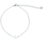 Tobillera de plata con colgante de estrella de mar y perlas sobre fondo blanco