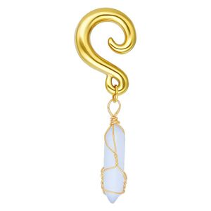 Goldene Opalite Ohrgewichte mit Sicheldesign Goldenes Ohrgewicht in Sichelform mit hängendem Opalitstein auf weißem Hintergrund