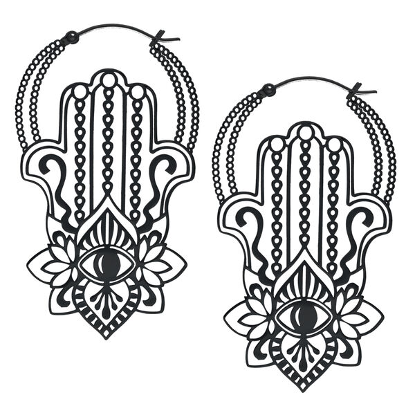 Aretes Khamsa Hoops negros de acero quirúrgico sobre fondo blanco
