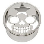 Silberner Tunnel mit Starskull-Design aus Chirurgenstahl, frontal auf weißem Hintergrund