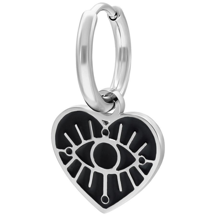 Aros plateados con colgante de corazón y diseño de ojo sobre fondo blanco