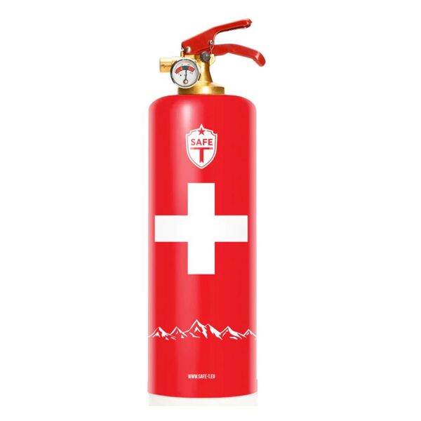 Extintor rojo con válvula de latón y cruz suiza sobre fondo blanco