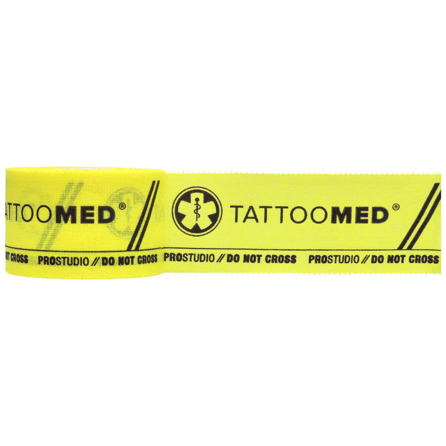 Nastro Tattoomed Studio Pro giallo con stampa nera su sfondo bianco