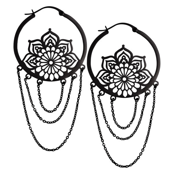 Pendientes negros con patrones florales y colgantes de cadenas sobre fondo blanco