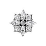 Accessorio in titanio argento con zirconi scintillanti su sfondo bianco