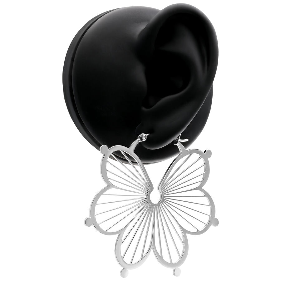 Hopeiset Flower Hoops -korvakorut mustassa korvamallissa