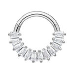 Septum Clicker in argento in acciaio chirurgico con cristalli chiari su sfondo bianco