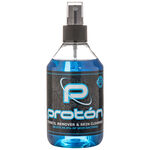 Bottiglia di Proton Stencil Remover Blue con spruzzatore su sfondo bianco