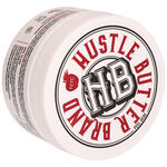 Barattolo rotondo Hustle Butter Deluxe con logo rosso e nero, sfondo bianco