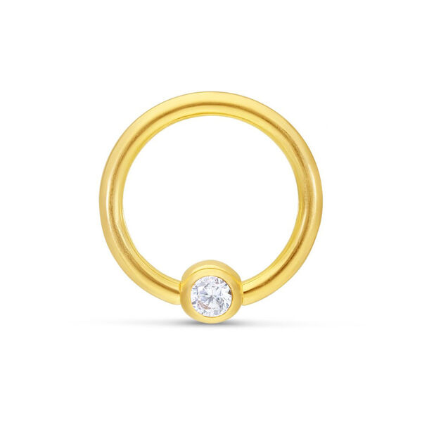 Anillo de clip de oro de 18K con cristal claro sobre fondo blanco