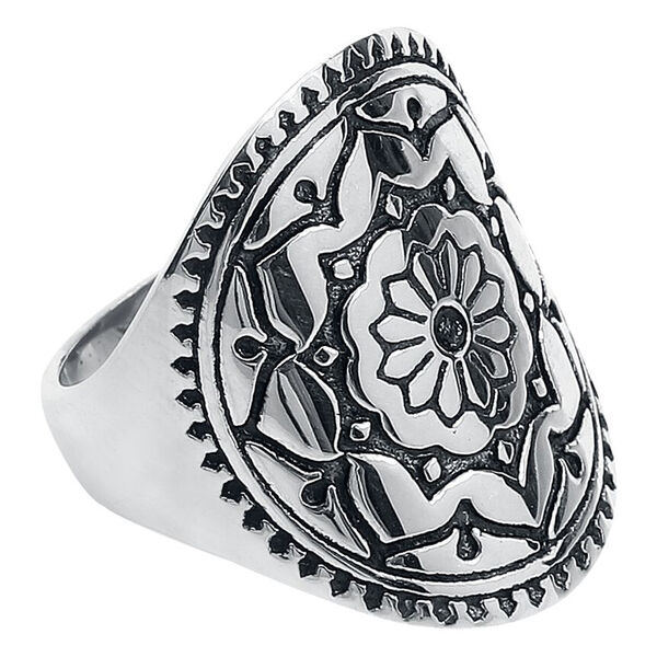 Anillo Mandala plateado de acero quirúrgico con diseño detallado sobre fondo blanco