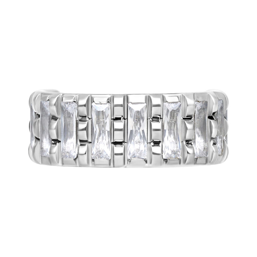 Anello piercing in argento con cristalli chiari su sfondo bianco