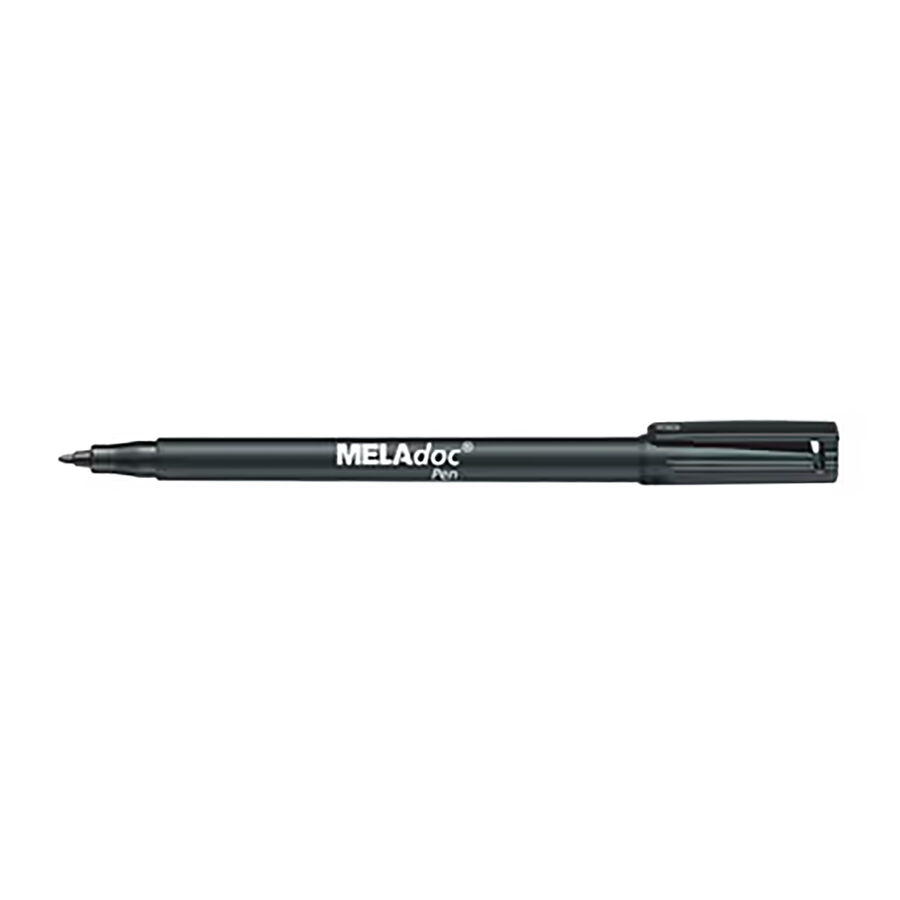 Pen nero MELAdoc su sfondo bianco, cappuccio inserito