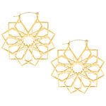 Kaleidoscope Hoops dorati in acciaio chirurgico su sfondo bianco