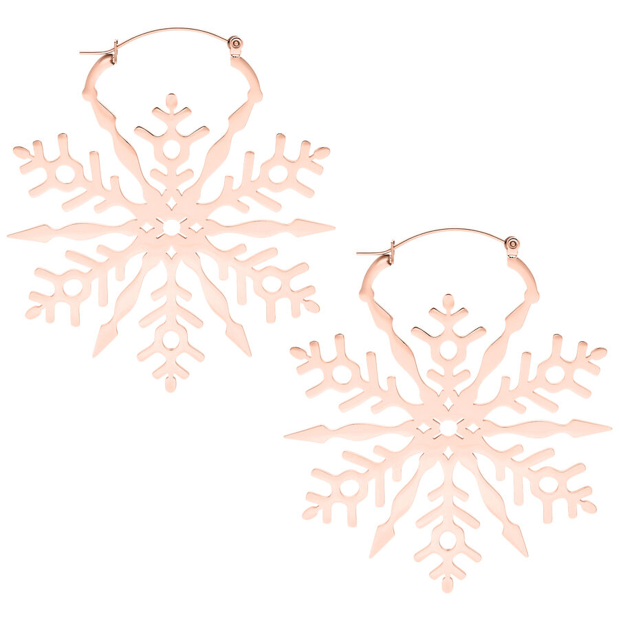 Zwei roségoldene Schneeflocken-Ohrringe aus Edelstahl auf weißem Hintergrund