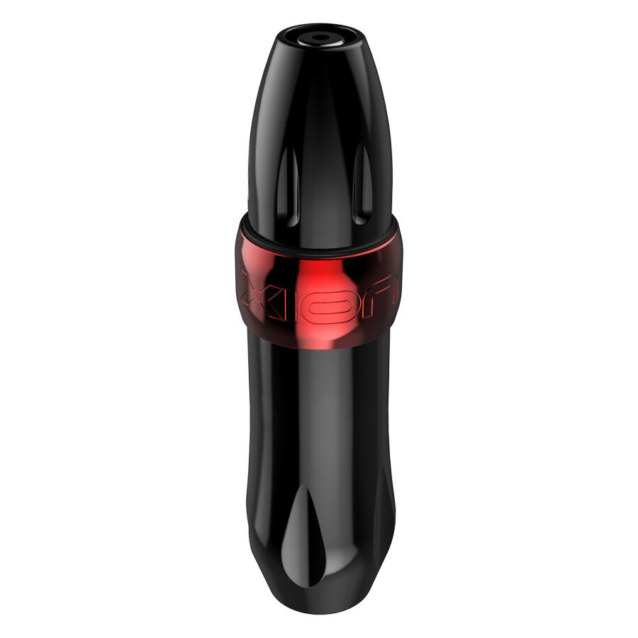 Penna Xion nera e rossa in alluminio su sfondo bianco