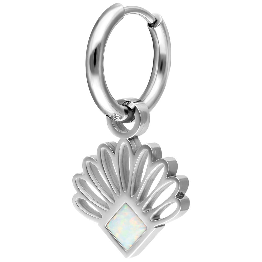 Orecchini in acciaio inox argento con design opale su sfondo bianco