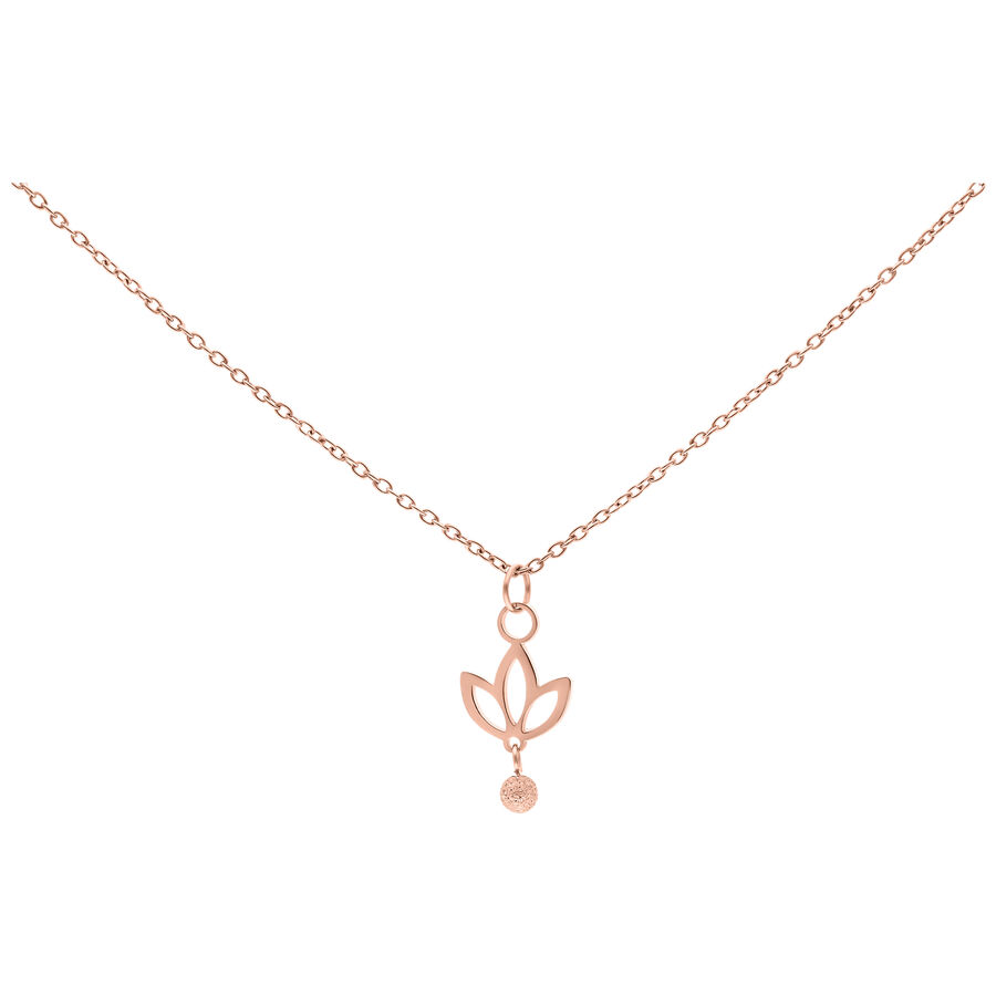 Collana in oro rosa con ciondolo a giglio pendente su sfondo bianco