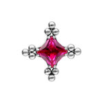 Accesorio plateado con cristal rojo rubí y patrón de burbujas sobre fondo blanco