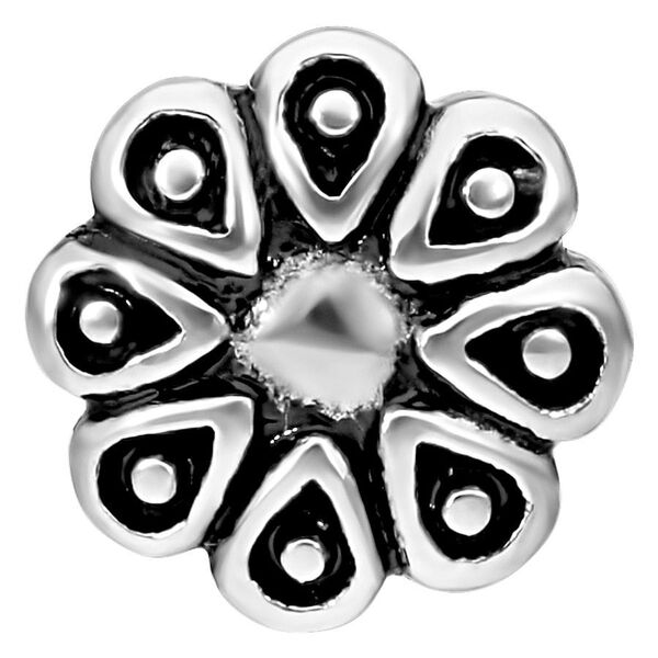 Piercing Blossom Labret plateado con diseño de flor sobre fondo blanco
