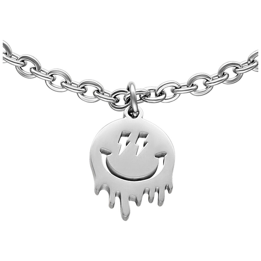 Braccialetto argentato con ciondolo a forma di smiley su sfondo bianco