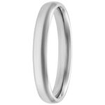 Anillo color plata de acero quirúrgico, 17,0 mm, sobre fondo blanco