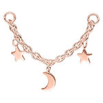 Catena piercing in oro rosa con luna e stelle su sfondo bianco