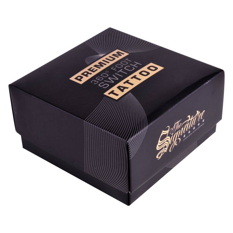 Pedal Wildcat 360 negro y dorado en una caja negra con inscripción dorada