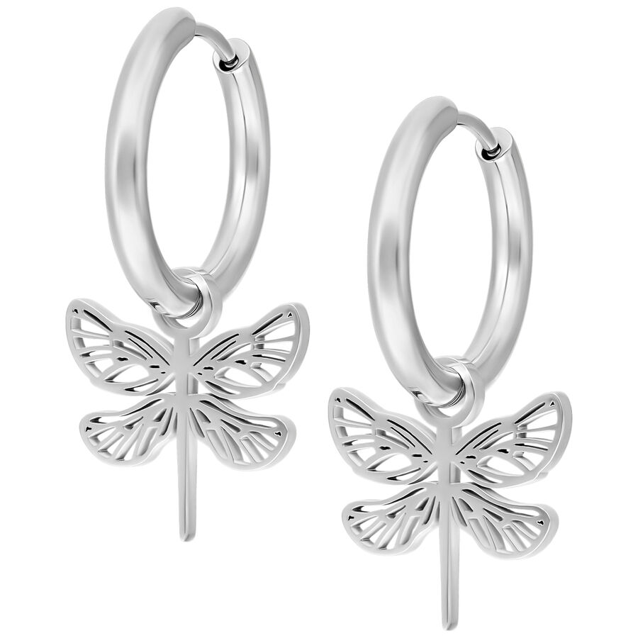 Aros de plata con pequeños colgantes de flores sobre fondo blanco