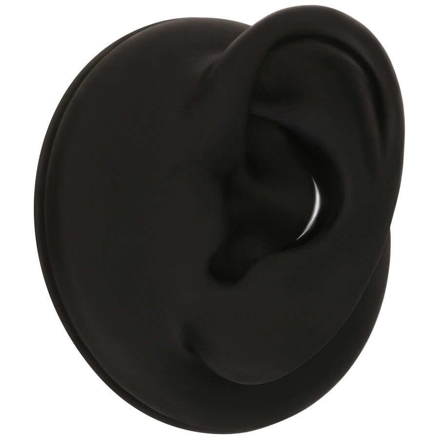 Accessorio nero per l'orecchio di forma ovale, fotografato lateralmente