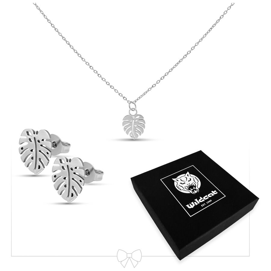 Set di gioielli Monstera in argento con collana e orecchini su sfondo bianco