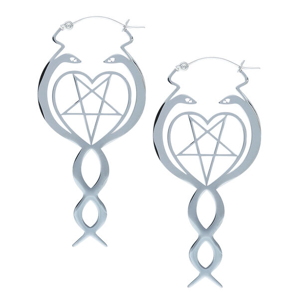 Pendientes Nagini Hoops de plata con motivo de serpiente y pentagrama sobre fondo blanco