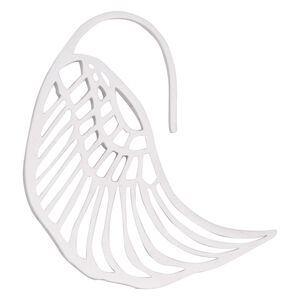 Silberne Wings Ohrhänger aus Chirurgenstahl Silberner Ohrhänger in Flügelform aus Chirurgenstahl auf weißem Hintergrund