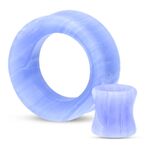 Tunnel Bluelace blu in pietra di varie dimensioni su sfondo bianco
