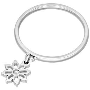 Silberner Blumenring mit Anhänger Silberner Fingerring mit hängendem Blumenanhänger auf weißem Hintergrund
