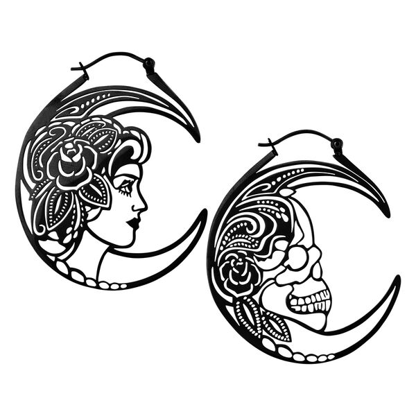 Dos aros negros en forma de luna con diseño de calavera y mujer sobre fondo blanco