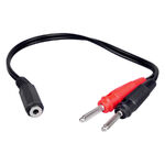 Cavo adattatore nero con presa da 3,5 mm e connettori a banana rossi e neri su sfondo bianco