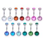 Piercing all'ombelico con doppio cristallo in diversi colori su sfondo bianco